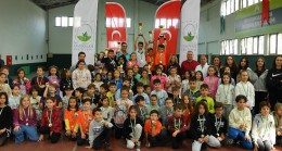 Bursa Osmangazi’de tenis tutkunları performanslarını sergiledi