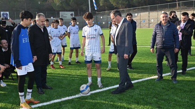 Büyükşehir’den üniversiteye futbol sahası – İGF HABER
