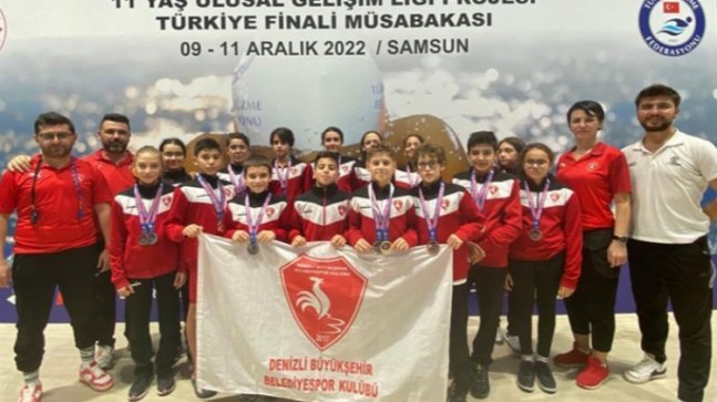 Yüzme Türkiye Şampiyonası’nda Denizli’ye 35 madalya
