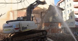 Bursa Yıldırım’da estetği bozan metruklar yıkılıyor