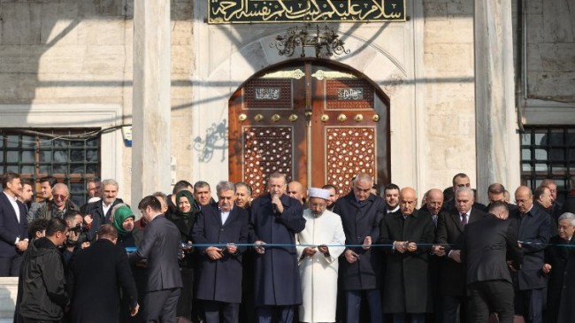 İstanbul’da restorasyonu tamamlanan Yeni Camii açıldı