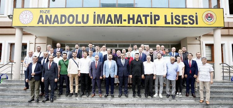 Bakan Tekin'den mezun olduğu liseye ziyaret