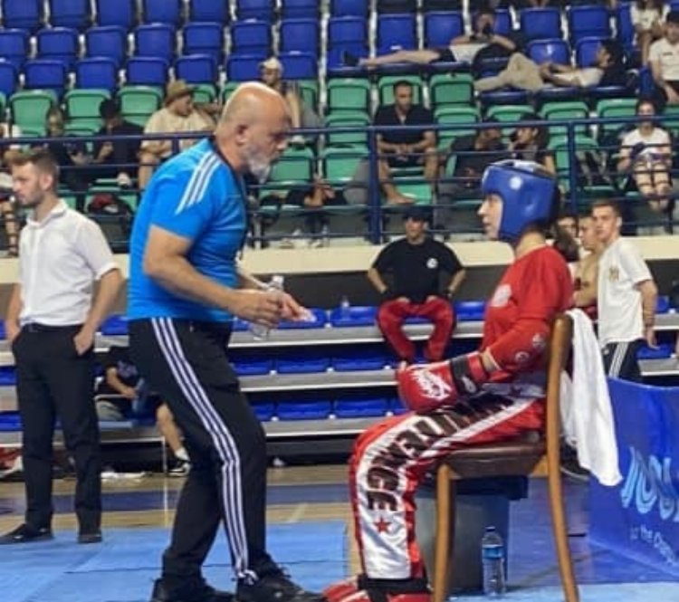 Kütahya'da 'Klas' sporcular Kick Boks rüzgarı estirdi