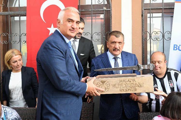 Arslantepe Karşılama Merkezi'nin temeli atıldı