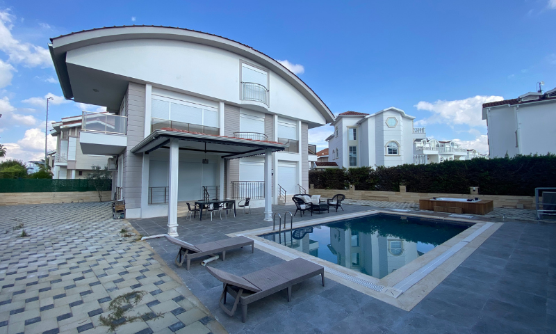 Otelleri Unutun, Antalya’da Kendi Villanızda Tatilin Keyfini Çıkarın