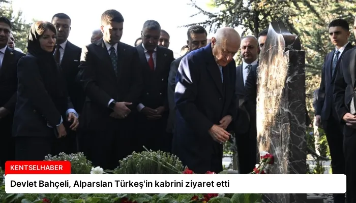 Devlet Bahçeli, Alparslan Türkeş’in kabrini ziyaret etti