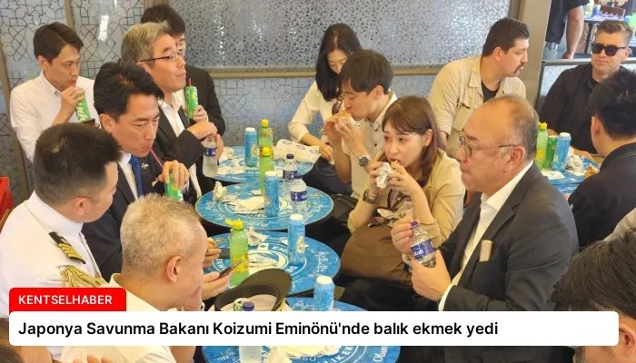 Japonya Savunma Bakanı Koizumi Eminönü’nde balık ekmek yedi