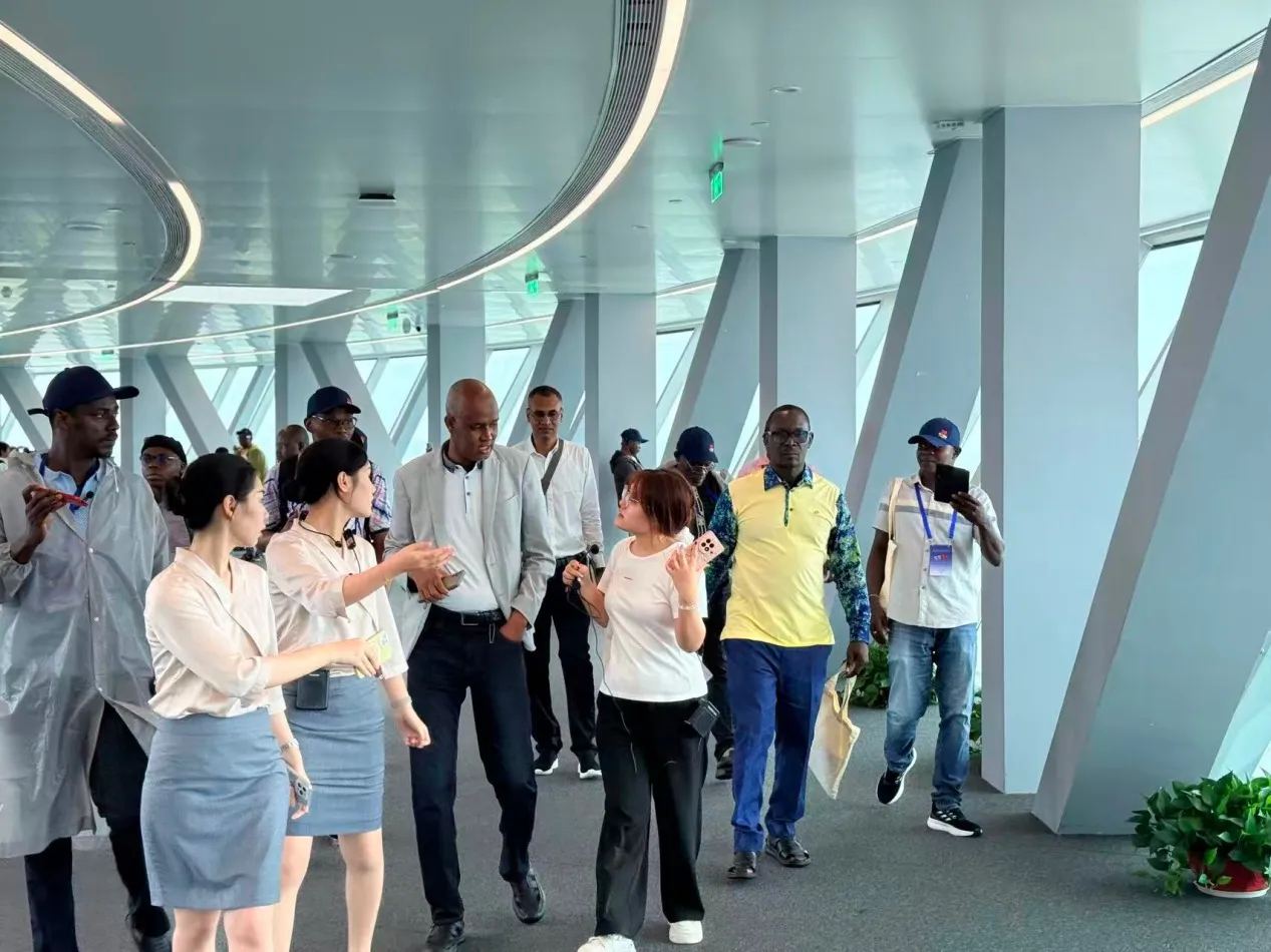 Xinhua Silk Road: Afrika gençlik medya heyeti, Çin’in Hunan Eyaleti’nde Çin-Afrika işbirliğinin yeni ufuklarını keşfediyor